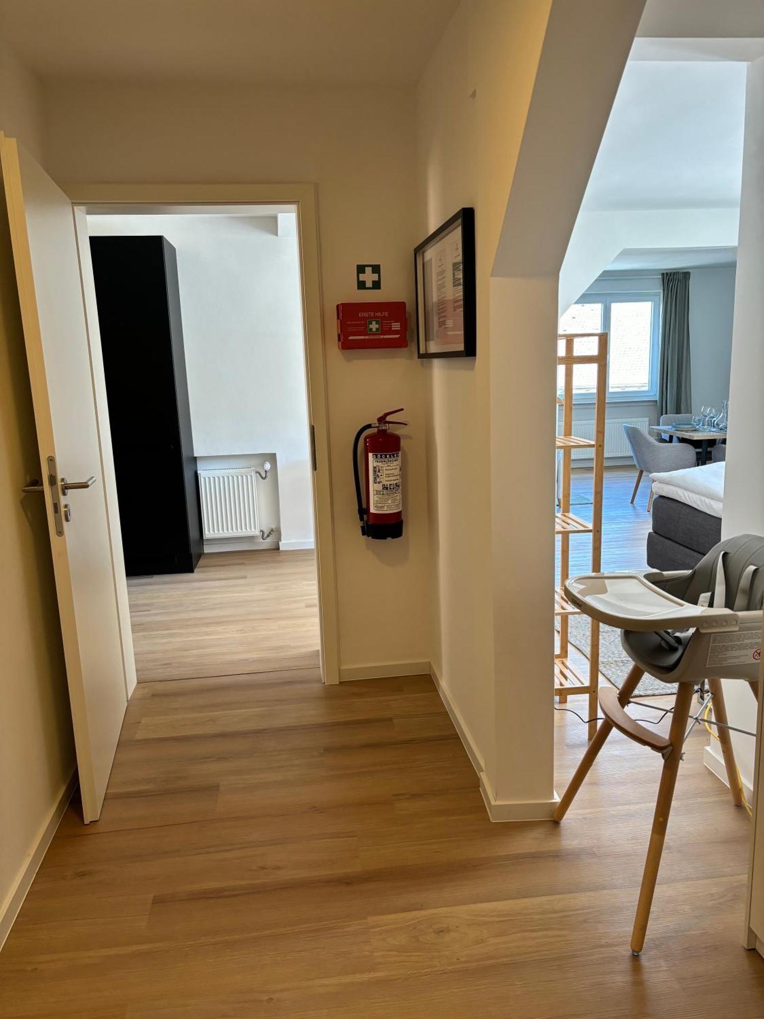 Gesamte Wohnung, Kueche, Parkplatz, Terrasse 바드벨링겐 외부 사진