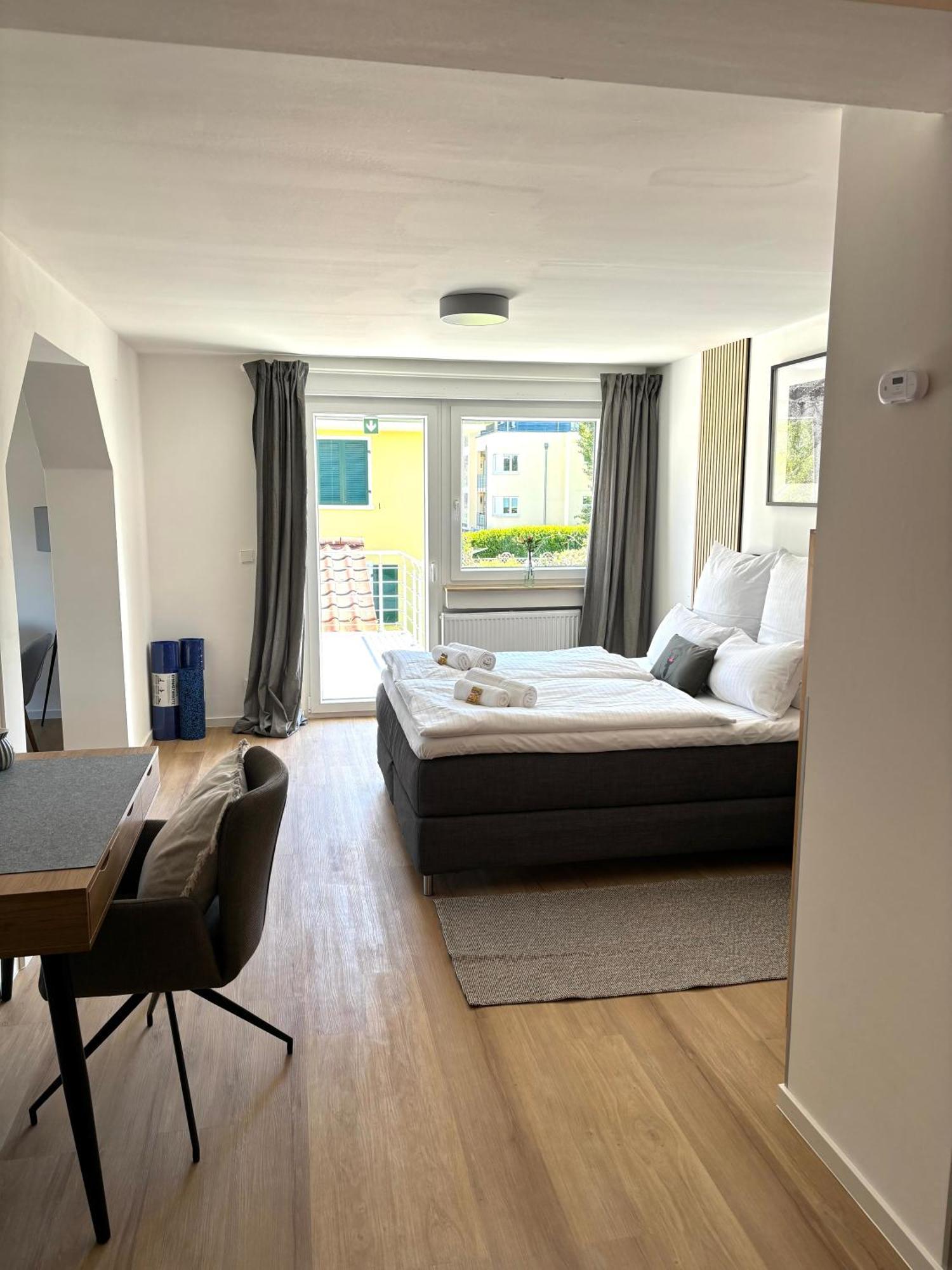 Gesamte Wohnung, Kueche, Parkplatz, Terrasse 바드벨링겐 외부 사진
