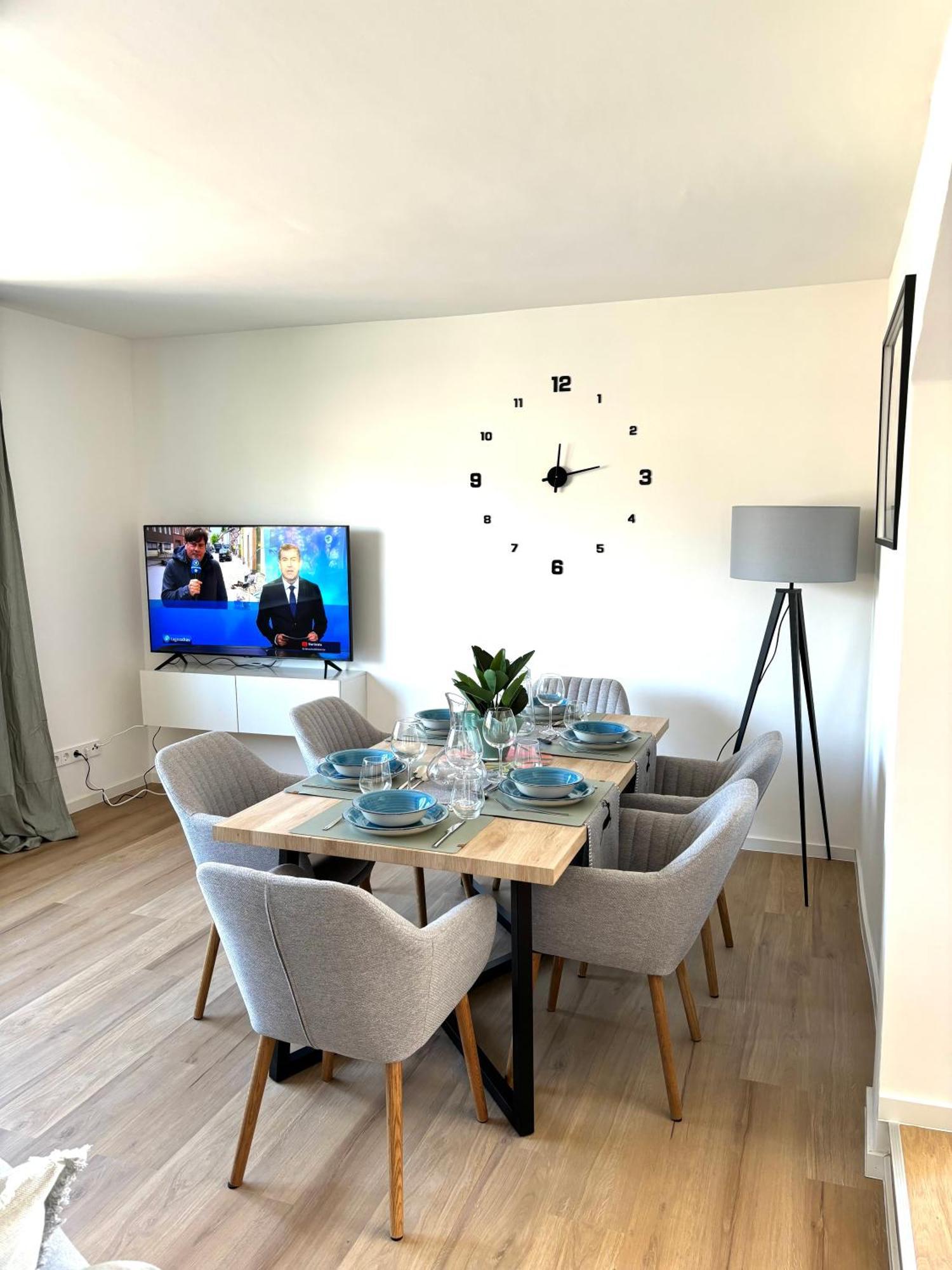 Gesamte Wohnung, Kueche, Parkplatz, Terrasse 바드벨링겐 외부 사진